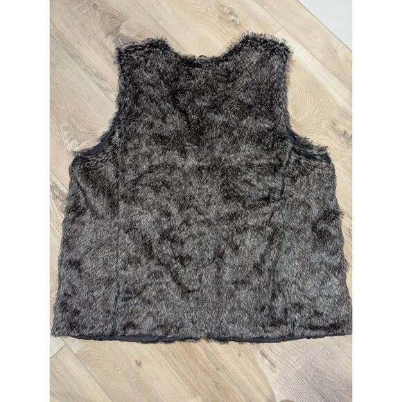 Ava & Viv Faux Fur Vest w/ Pockets - Picture 10 of 14